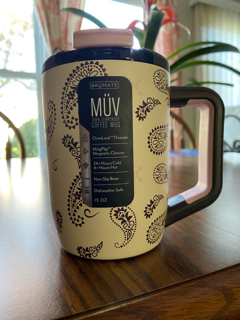BNWT BrüMate MÜV 15oz Leakproof Coffee Mug - Cream & Black with Pink Accent.